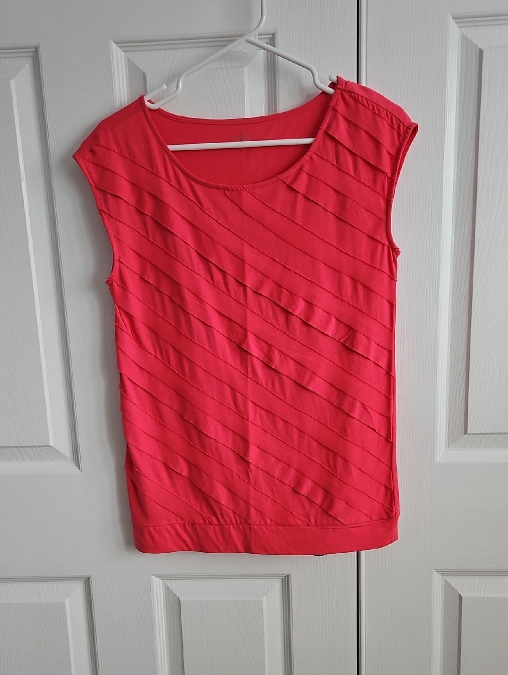 Ann Taylor LOFT Ruffled Tee Shirt Small